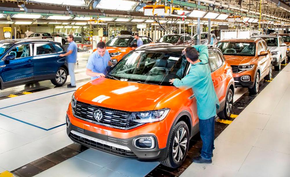 Linha de montagem do T-Cross em São José dos Pinhais: Volkswagen fecha fábricas para conter Covid 