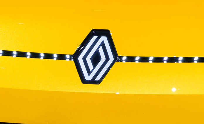 Tradicional losango perdeu efeito 3D na nova logo da Renault