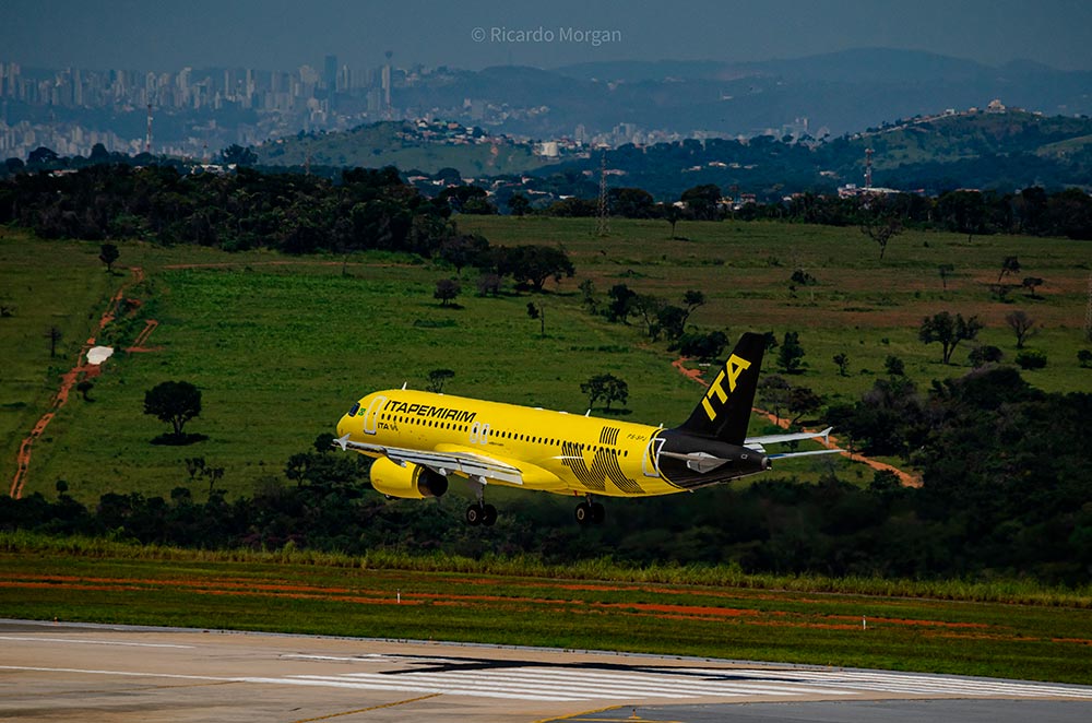 Airbus A320 da ITA - Itapemirim Transportes Aéreos: voos comerciais devem começar em junho (Foto: Ricardo Morgan)