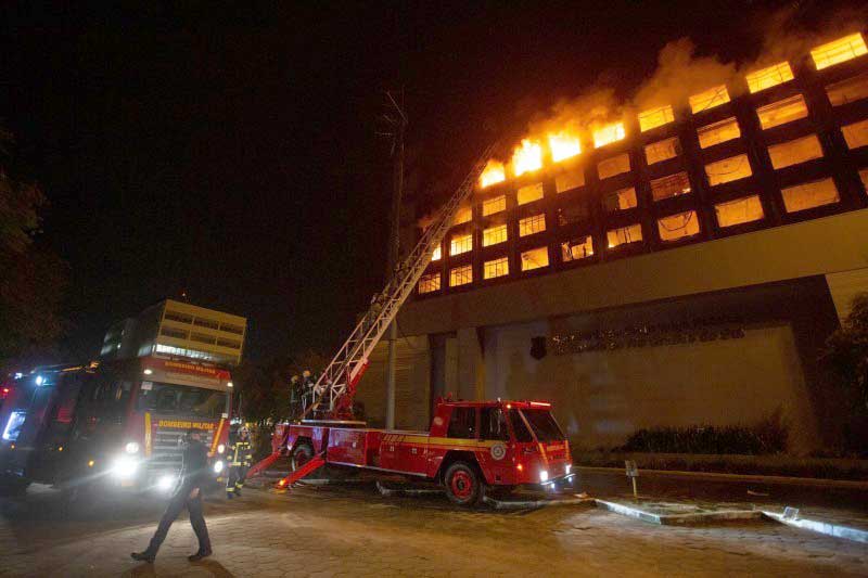 Incêndio atingiu prédio da Secretaria da Segurança Pública, aonde ficava o DetranRS (Foto: Felipe Dalla Valle/Palácio Piratini)