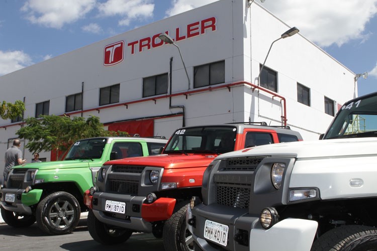 Fábrica da Troller durante reinauguração em 2014