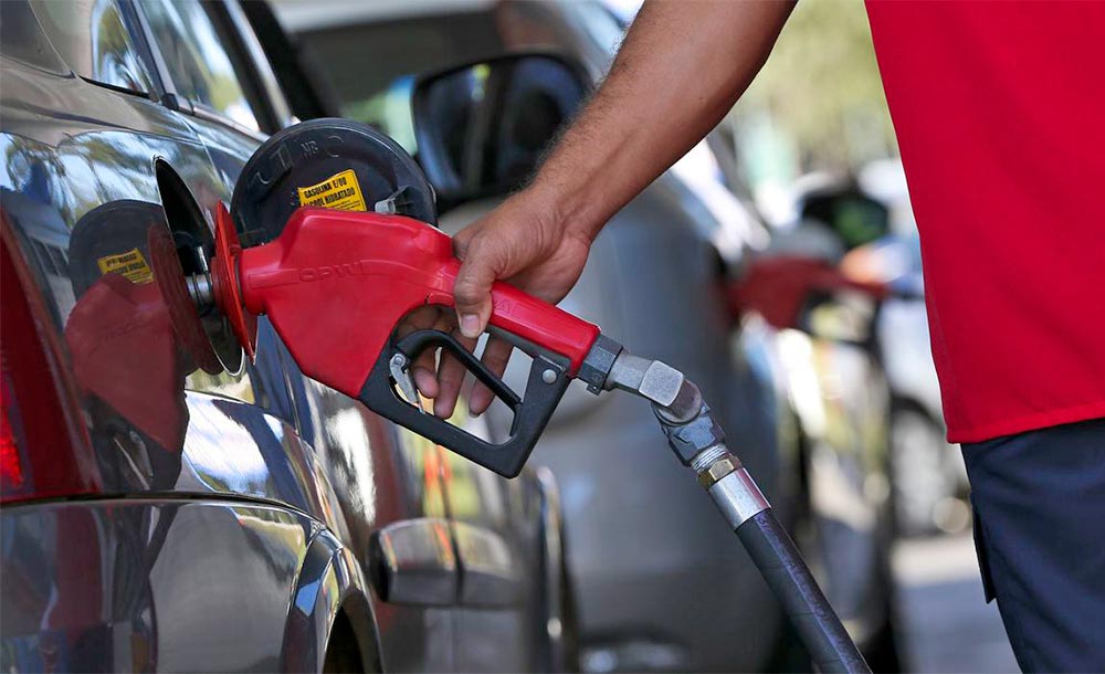 Preço da gasolina sofre influência do dólar (foto: Marcelo Camargo/ABr)