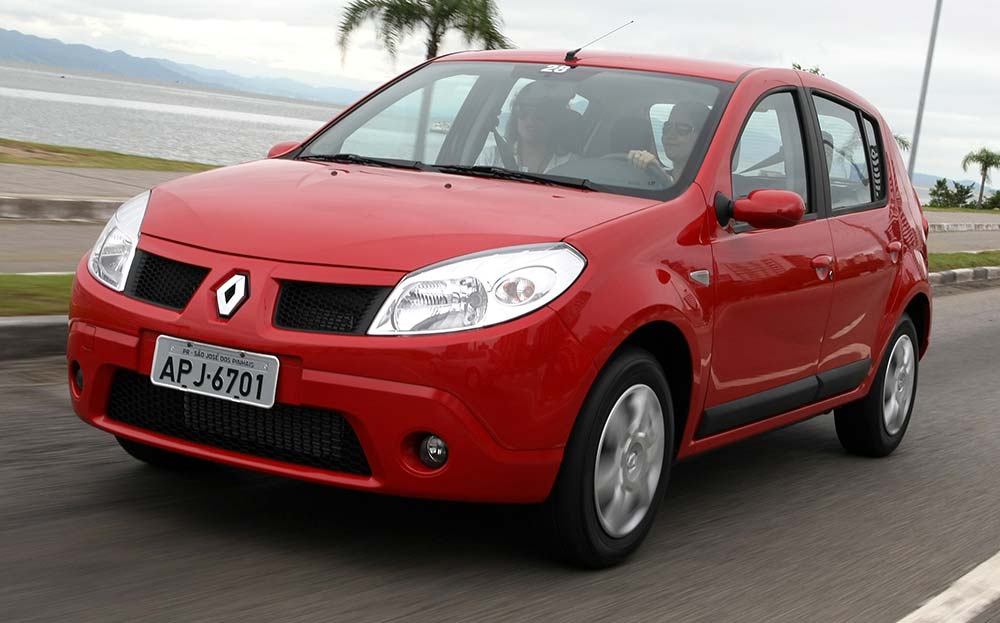 Com espaço para até cinco pessoas com conforto, Renault Sandero é opção barata