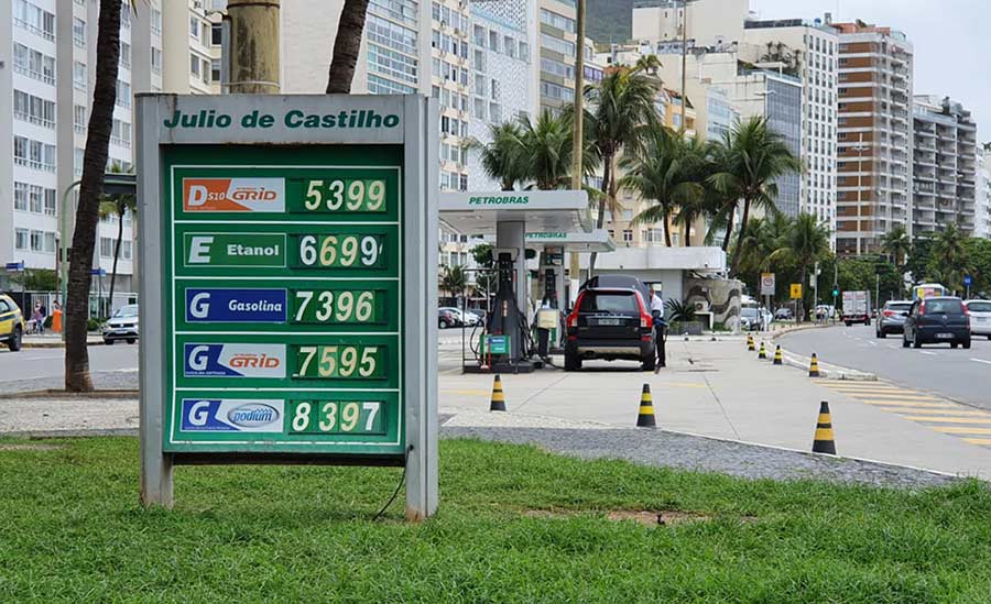 Gasolina comum já passa de R$ 7,39 ANTES de mais um aumento da Petrobras (Foto: Thiago Ventura/CEC)