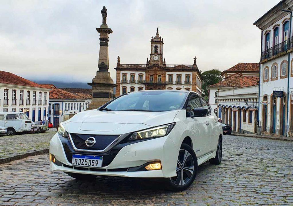 Nissan Leaf 2022: modelo 100% elétrico encara uma viagem curta com grande economia!