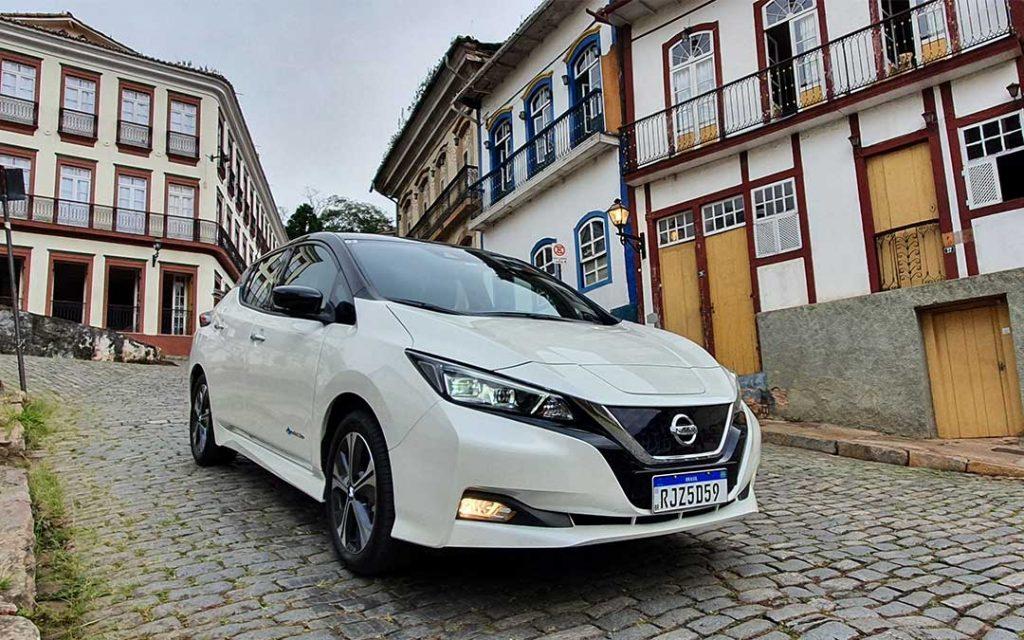 Nissan Leaf 2022: modelo 100% elétrico encara uma viagem curta com grande economia!