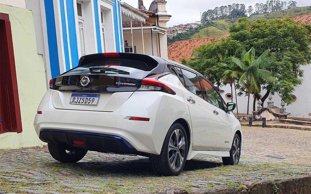 Nissan Leaf 2022: modelo 100% elétrico encara uma viagem curta com grande economia!