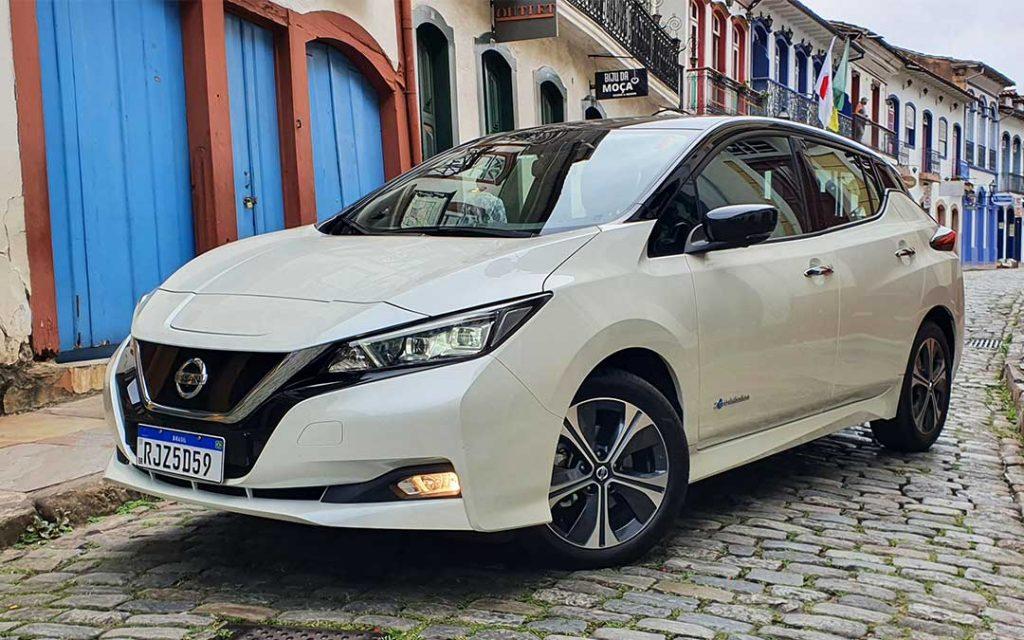 Nissan Leaf 2022: modelo 100% elétrico encara uma viagem curta com grande economia!