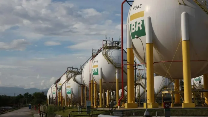 litro de diesel para as distribuidoras passará de R$ 4,51 para R$ 4,91 (Foto: André Souza/ Petrobras)