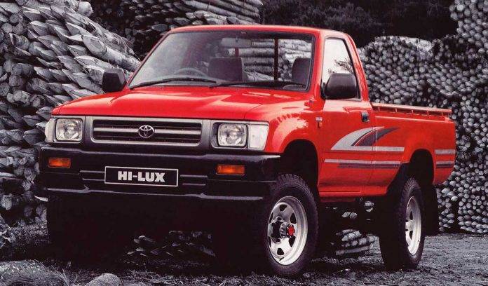 Toyota Hilux 1988: picape nasceu compacta e cresceu ao longo dos anos; mini-Hilux pode chegar em 2024