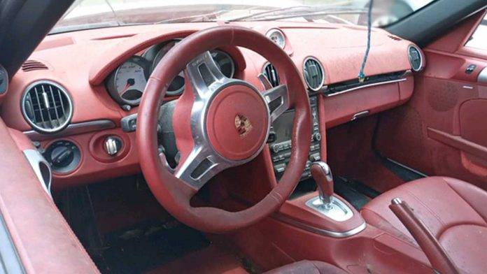 Sucata Porsche Boxster S pode render lucro na revenda de peças