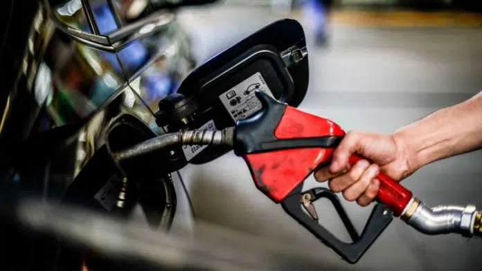 Gasolina fica mais barata pela segunda vez seguida nas refinarias (Foto: Marcelo Casal Jr /ABR)