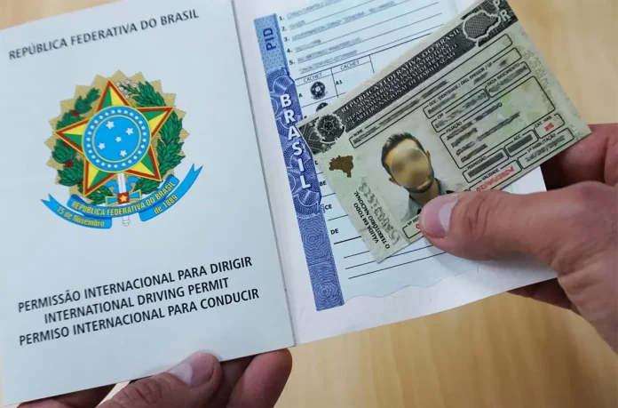Permissão Internacional de Dirigir (PID) vale por três anos (Foto: Detran/PR)