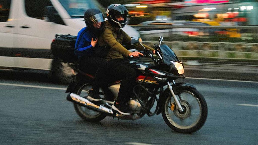 Número de infrações com motociclistas também subiu 14,3% em 2021 (Foto: Mathias Reding/Pexels)