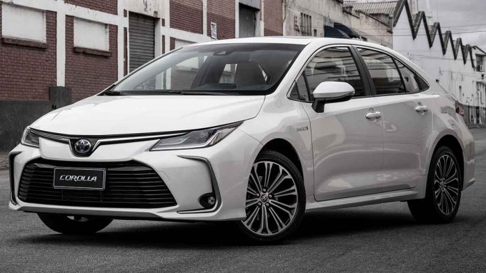 Corolla e Corolla Cross agora estão mais baratos. Versão mais cara do sedã custa R$ 190 mil