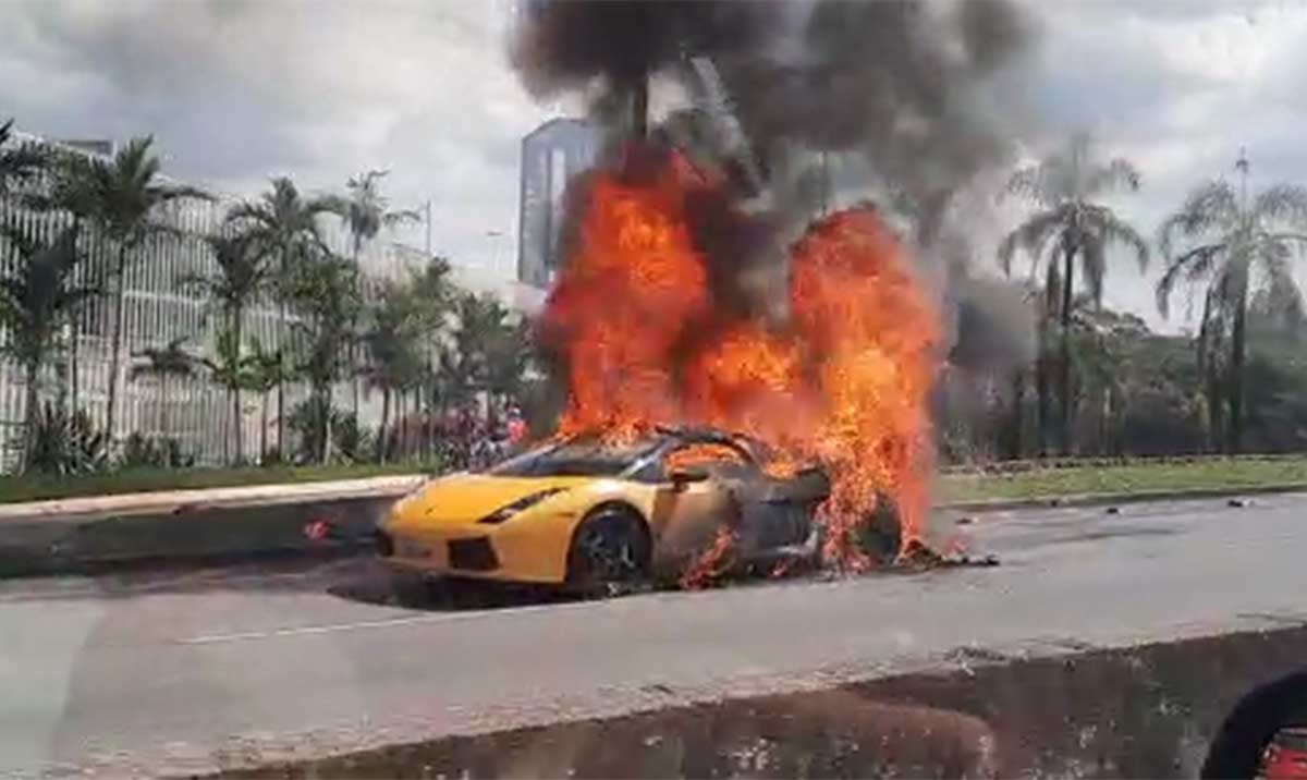 Que dó! Lamborghini Gallardo de R$ 1 milhão pega fogo no Belvedere