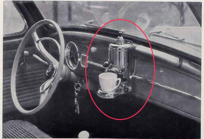 Café ao volante? Acessório inusitado era instalado no painel do Fusca