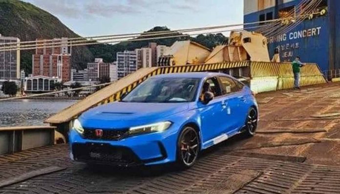Honda Civic Type R é flagrado desembarcando no porto de Vitória