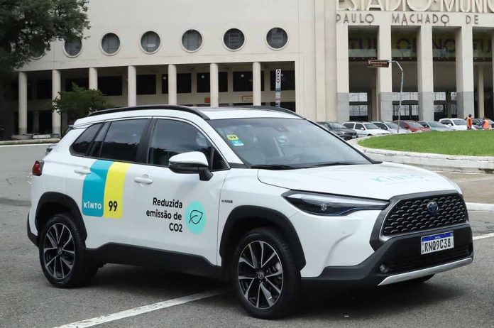 Toyota Corolla Cross híbrido está em testes com a 99 em São Paulo