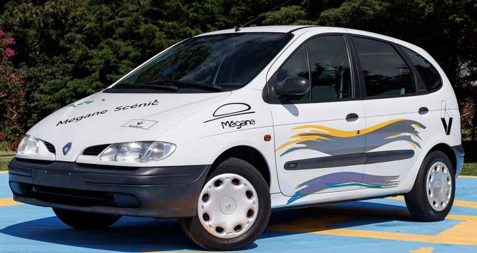 Renault Scenic original produzido no Brasil, atualmente no acervo histórico da marca