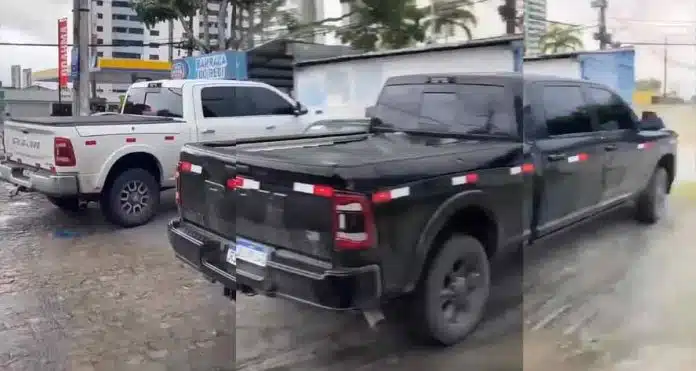 Duas picapes Ram recebem aplicação de faixa refletiva: caso gerou revolta de proprietários