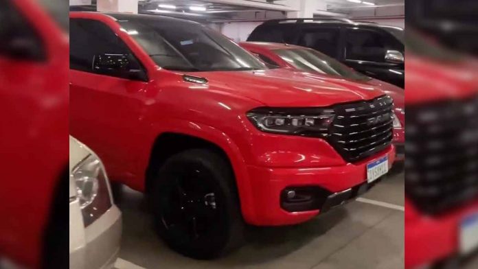 Ram Rampage é flagrada em shopping de Belo Horizonte (foto: @AudacePulse)