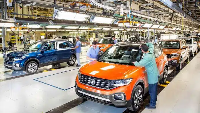 Volkswagen paralisa fábricas inclusive de modelos dentro dos descontos da MP. GM interrompe produção de S10 e TrailBlazer