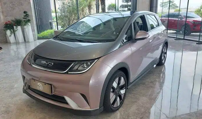 BYD Dolphin EV na sede da empresa em Shenzhen, China (Foto: Daniel Senna/GOVBA)
