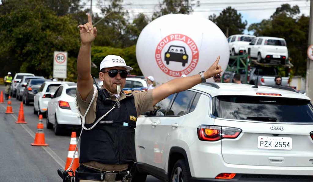Motoristas sem o documento 2023 (CRLV) regularizado podem levar multa (foto: Gil Leonardi/Imprensa MG)