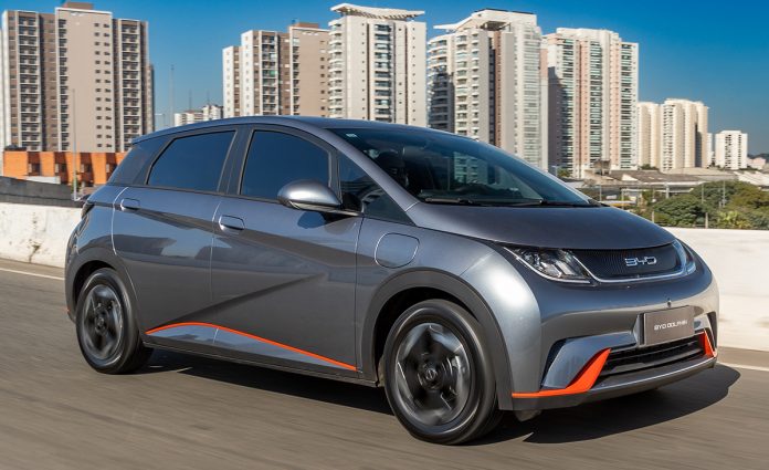 BYD Dolphin EV: modelo lançado a R$ 149,8 mil assustou marcas tradicionais. Com volta do imposto, vai subir para R$ 202 mil