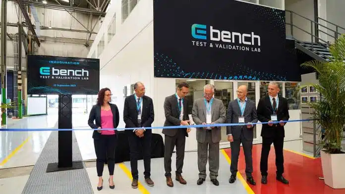 Instalação de testes E-BENCH inicia atividades para testar produtos da Iveco Bus. Laboratório permite simulações reais de condução de ônibus