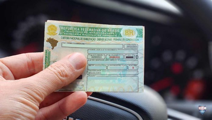 Multa por balcão: políticos aprovam sanção para motorista sem exame (Foto: Thiago Ventura)