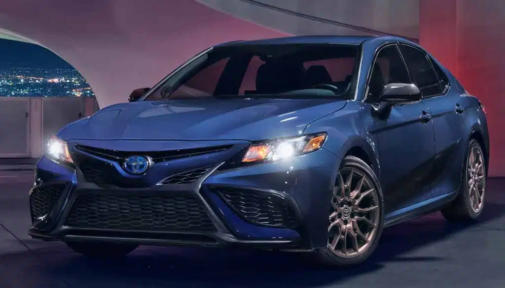 Toyota Camry Hybrid 2024: marca aposta na fabricação de baterias para carros elétricos e híbridos