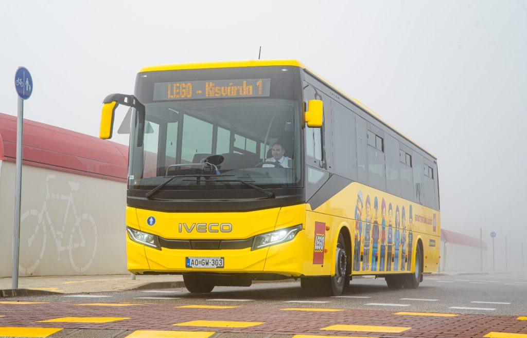 Marca de brinquedos de montar escolhe Iveco Crossway Line para transporte de trabalhadores