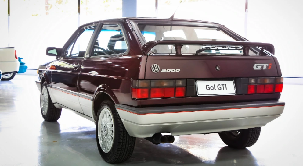 O esportivo GTI (sim, agora com "i" maiúsculo) mantém sua aura agora com um 2.0l de 16V e 145 cv, importado da Alemanha.