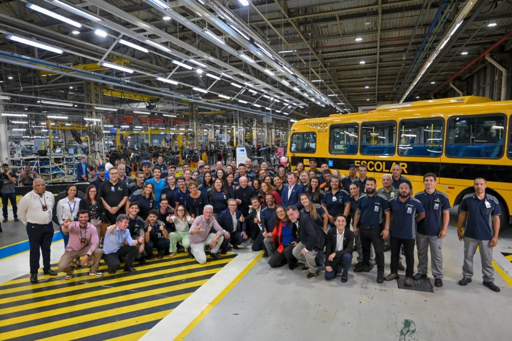 Presidente da República, Luiz Inácio Lula da Silva, durante visita à linha de produção da Fábrica da IVECO, no Distrito Industrial II. Sete Lagoas - MG.

 

Foto: Iveco/Divulgação