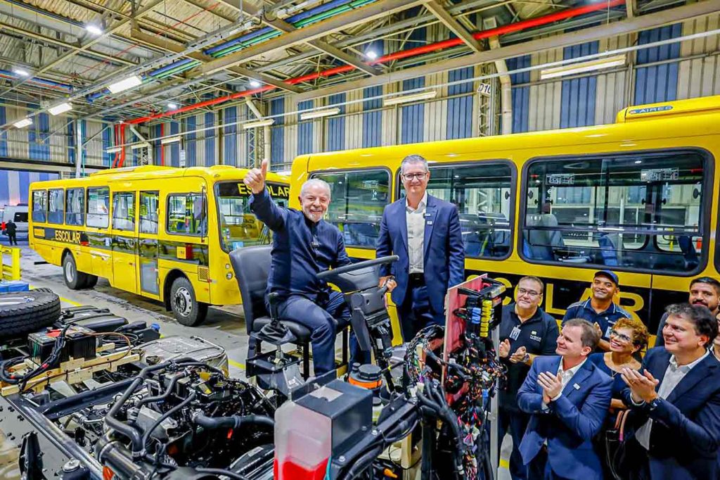 Presidente da República, Luiz Inácio Lula da Silva, durante visita à linha de produção da Fábrica da IVECO, no Distrito Industrial II. Sete Lagoas - MG. Foto: Ricardo Stuckert / PR
